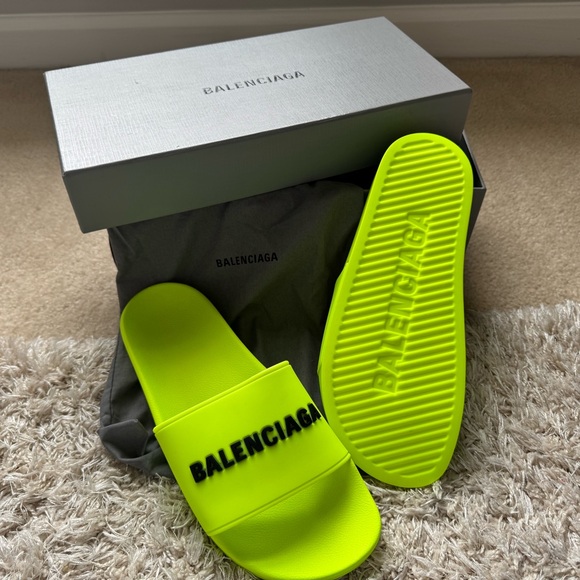 Balenciaga Slides - Picture 2 of 4
